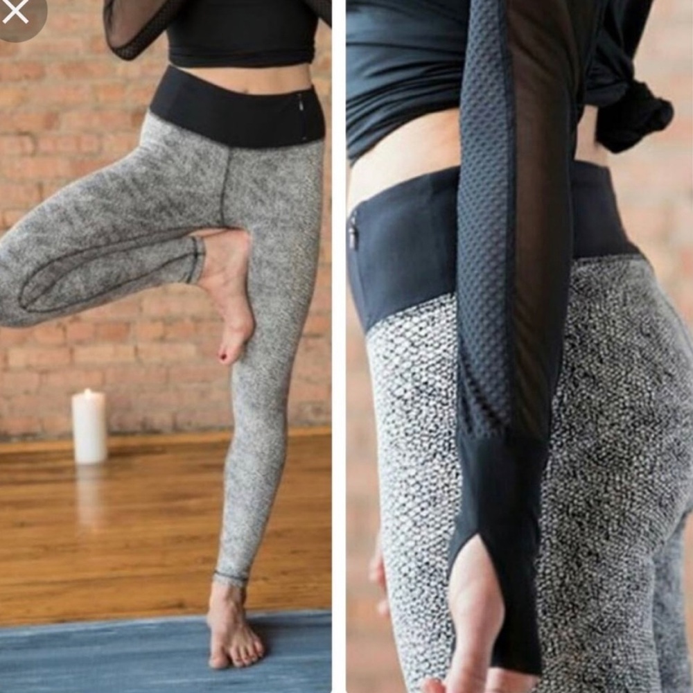 CALIA by Carrie Underwood Mid Rise Textured Black White Grey Snakeskin Leggings
